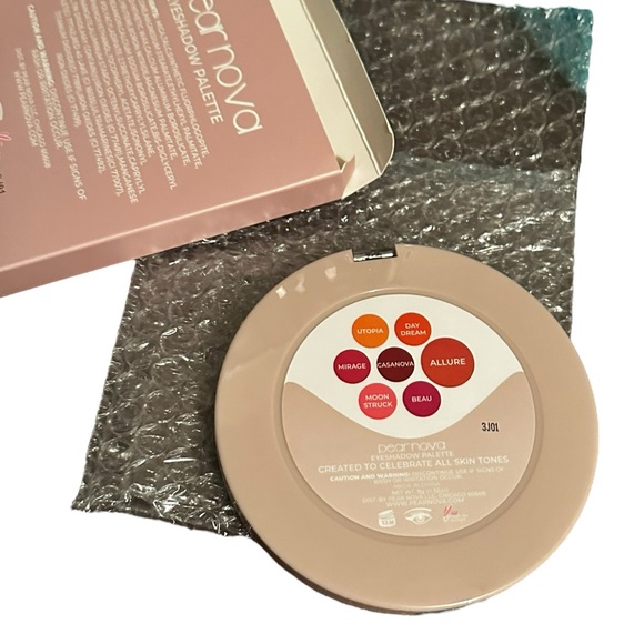 NWT Pear Nova EYESHADOW PALETTE - Picture 2 of 3